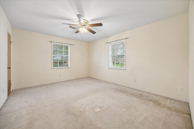 208 Briarwood Drive, Bellville, TX 77418