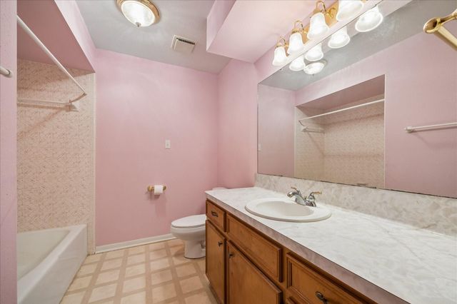208 Briarwood Drive, Bellville, TX 77418