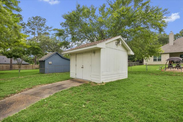 208 Briarwood Drive, Bellville, TX 77418