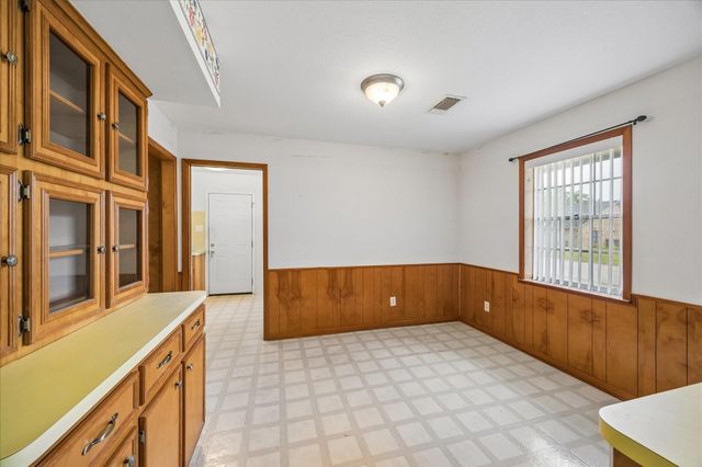 208 Briarwood Drive, Bellville, TX 77418