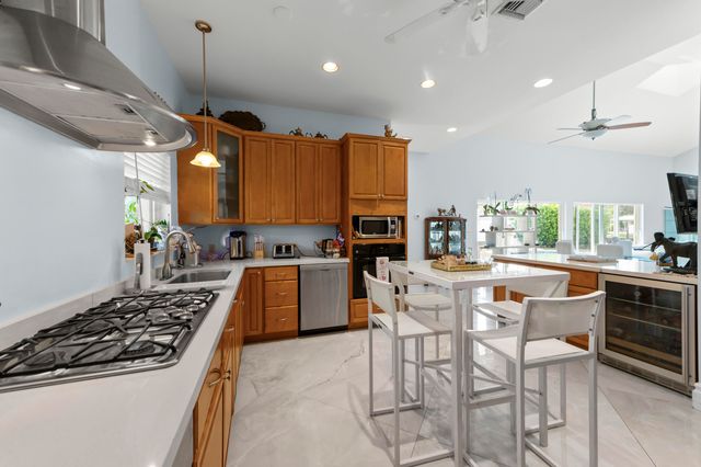 1516 SE 10TH Street, Deerfield Beach, FL 33441