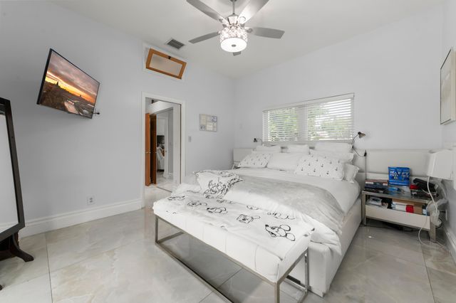1516 SE 10TH Street, Deerfield Beach, FL 33441
