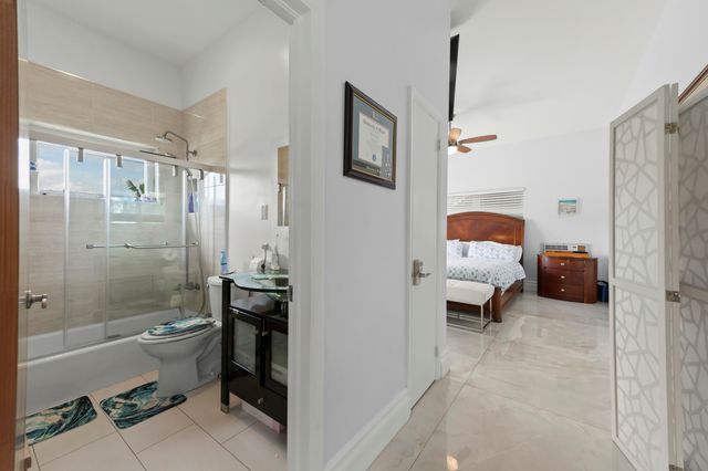1516 SE 10TH Street, Deerfield Beach, FL 33441