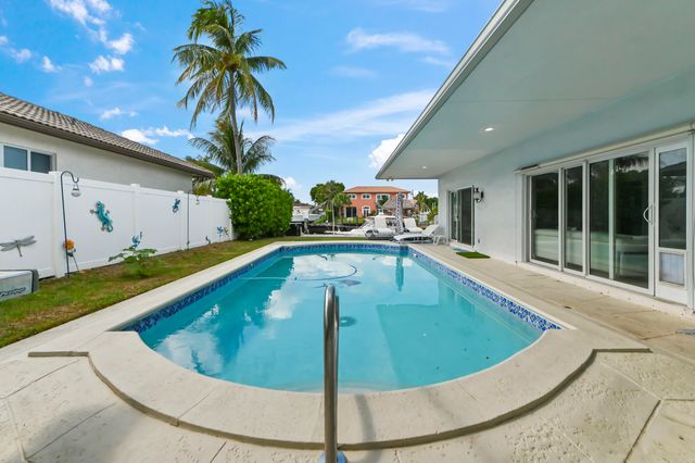 1516 SE 10TH Street, Deerfield Beach, FL 33441