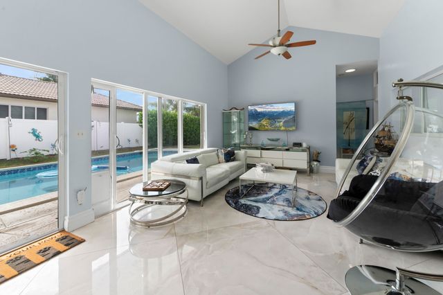 1516 SE 10TH Street, Deerfield Beach, FL 33441