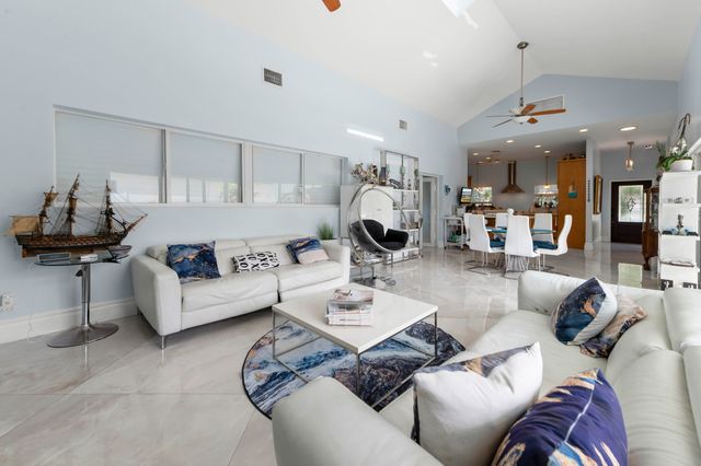 1516 SE 10TH Street, Deerfield Beach, FL 33441