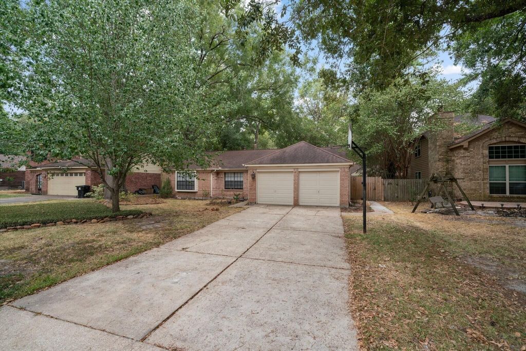 3318 Golden Willow Drive, Houston, TX 77339
