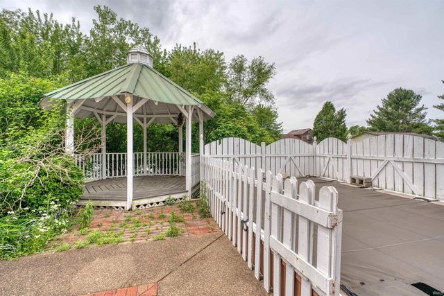 2611 Conestoga Court, Newburgh, IN 47630