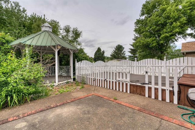 2611 Conestoga Court, Newburgh, IN 47630