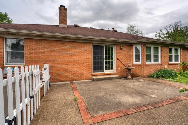 2611 Conestoga Court, Newburgh, IN 47630