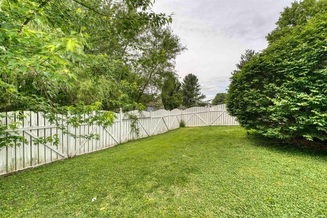 2611 Conestoga Court, Newburgh, IN 47630