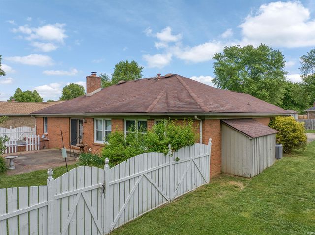 2611 Conestoga Court, Newburgh, IN 47630