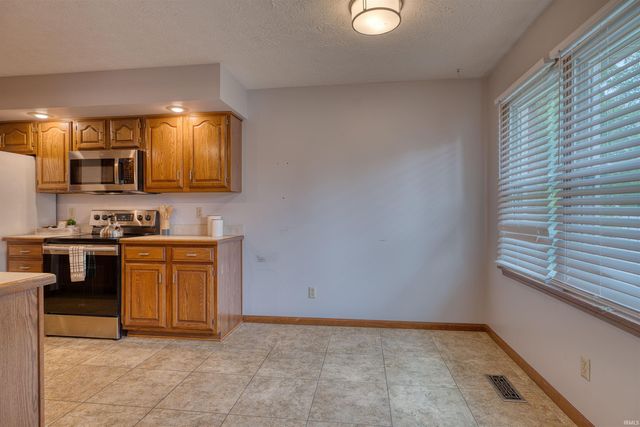 2611 Conestoga Court, Newburgh, IN 47630