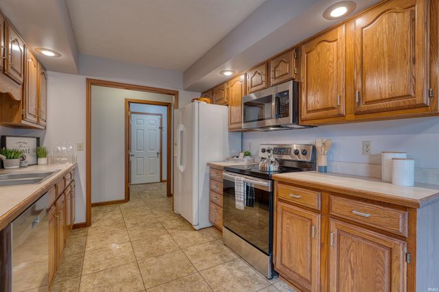 2611 Conestoga Court, Newburgh, IN 47630