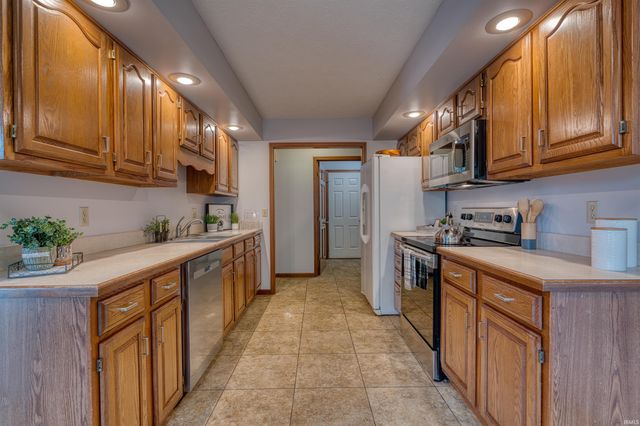 2611 Conestoga Court, Newburgh, IN 47630