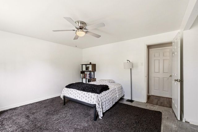 536 SUNHAVEN DR, Clayton, NJ 08312