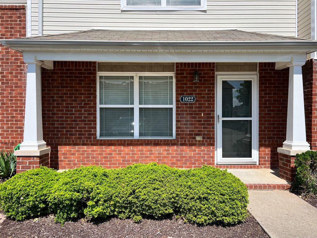 1022 Somerset Springs Dr, Spring Hill, TN 37174