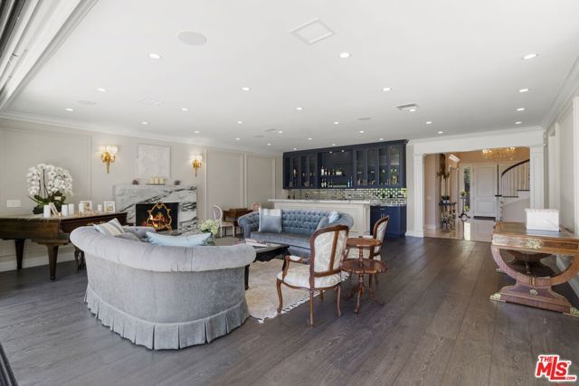 15515 Collina Strada, Los Angeles, CA 90077