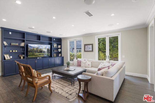 15515 Collina Strada, Los Angeles, CA 90077