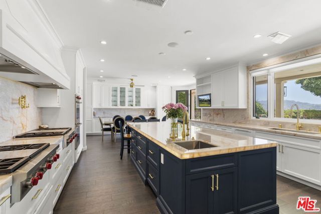 15515 Collina Strada, Los Angeles, CA 90077