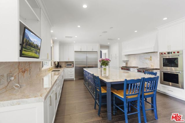 15515 Collina Strada, Los Angeles, CA 90077