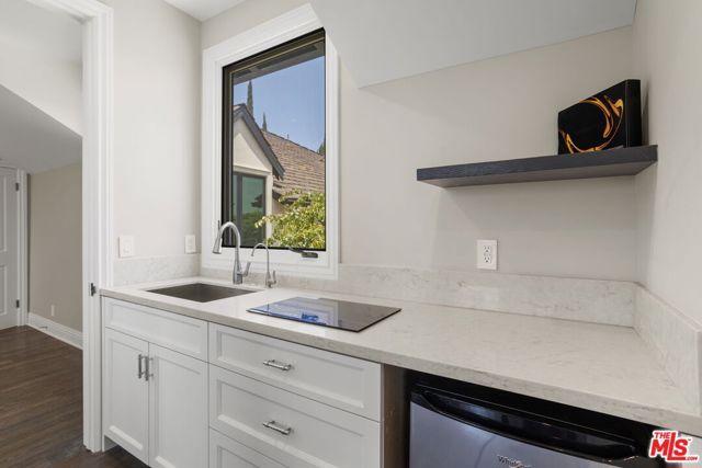 15515 Collina Strada, Los Angeles, CA 90077