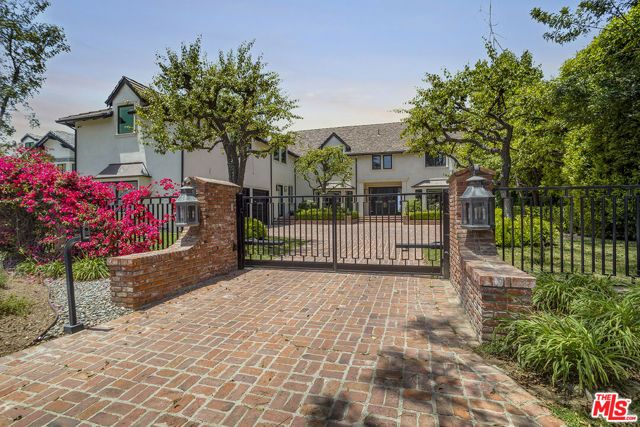15515 Collina Strada, Los Angeles, CA 90077