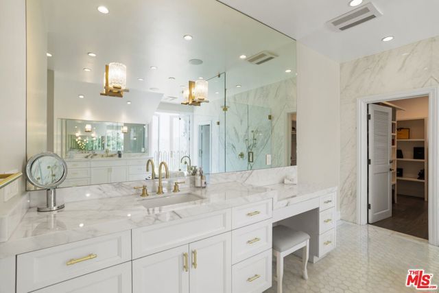 15515 Collina Strada, Los Angeles, CA 90077