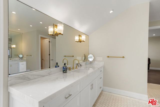 15515 Collina Strada, Los Angeles, CA 90077