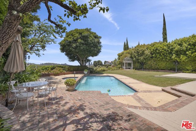 15515 Collina Strada, Los Angeles, CA 90077
