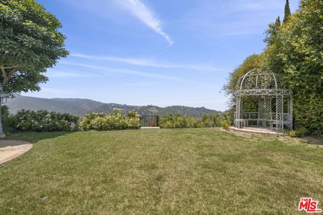 15515 Collina Strada, Los Angeles, CA 90077