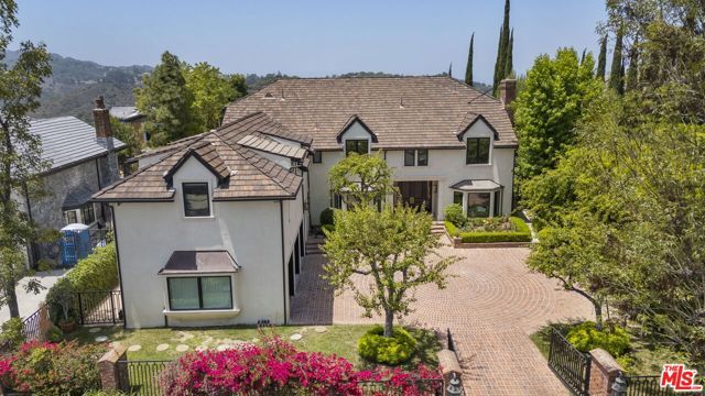 15515 Collina Strada, Los Angeles, CA 90077