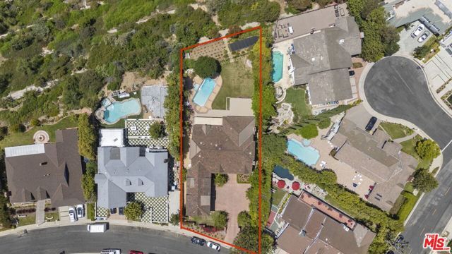 15515 Collina Strada, Los Angeles, CA 90077