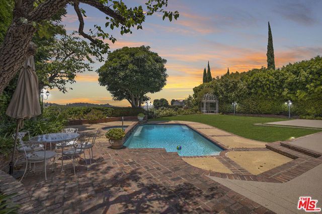 15515 Collina Strada, Los Angeles, CA 90077