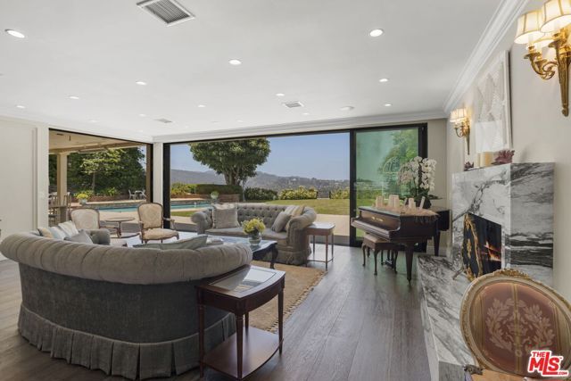 15515 Collina Strada, Los Angeles, CA 90077