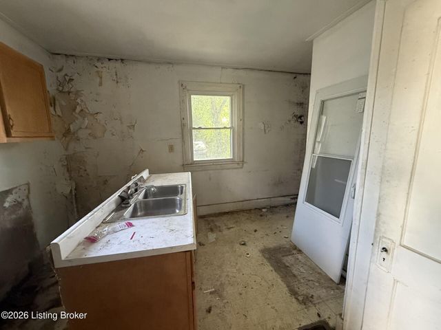 835 S 41st St, Louisville, KY 40211
