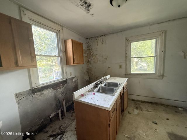 835 S 41st St, Louisville, KY 40211