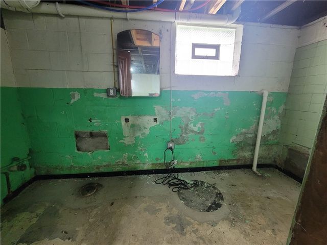 424 Desota St, East Mckeesport, PA 15035