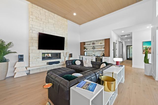 4608 Vista Estates CT, Spicewood, TX 78669