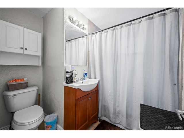 6640 E 74th Ave, Commerce City, CO 80022