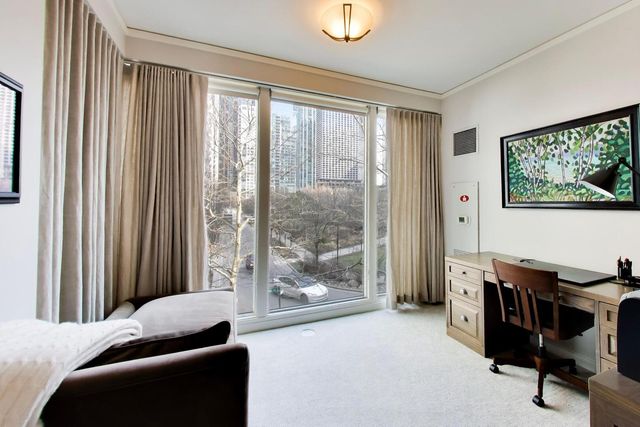 208 N Park Drive, Chicago, IL 60601