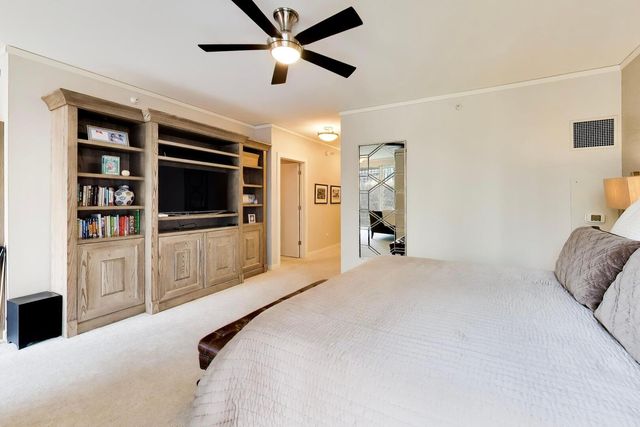 208 N Park Drive, Chicago, IL 60601