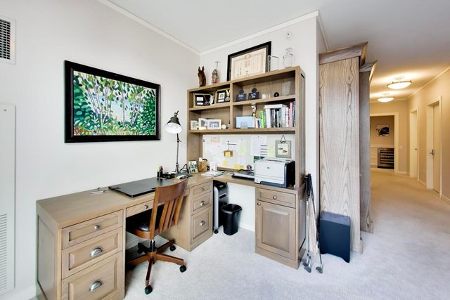 208 N Park Drive, Chicago, IL 60601