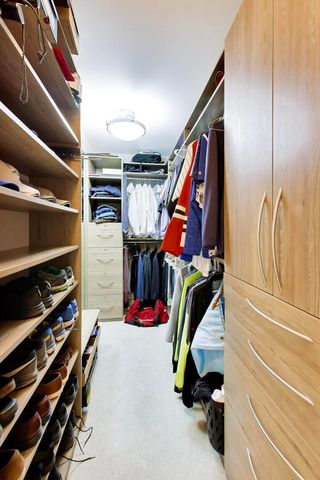 208 N Park Drive, Chicago, IL 60601