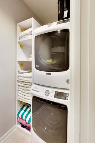 208 N Park Drive, Chicago, IL 60601