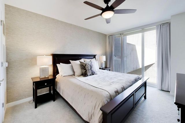 208 N Park Drive, Chicago, IL 60601