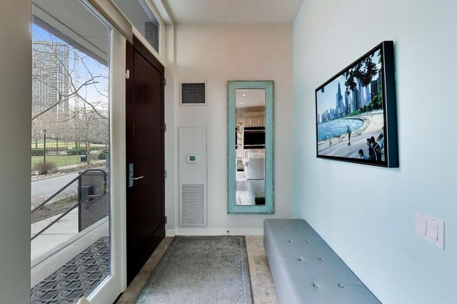 208 N Park Drive, Chicago, IL 60601