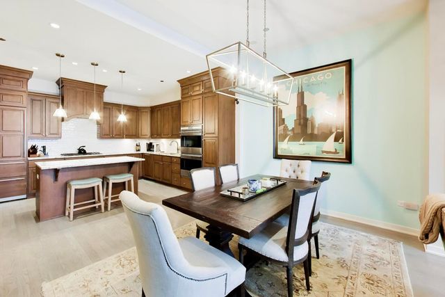 208 N Park Drive, Chicago, IL 60601