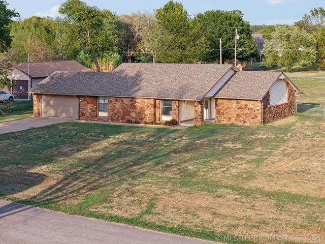 8427 N 170th East Avenue, Owasso, OK 74055