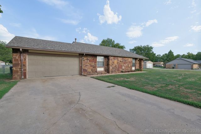 8427 N 170th East Avenue, Owasso, OK 74055